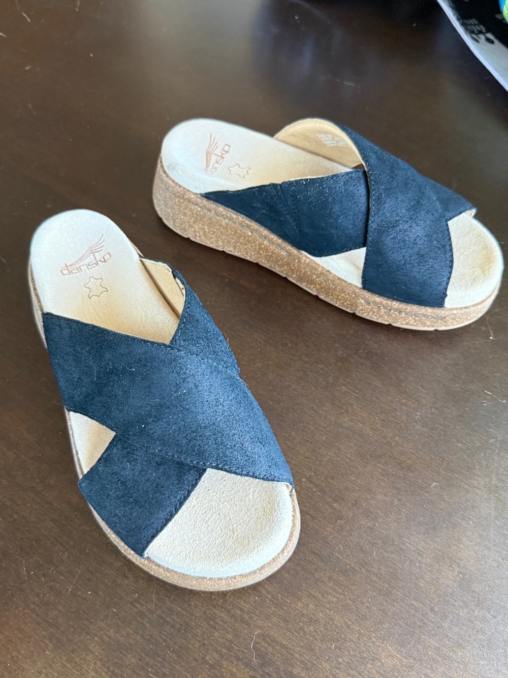 Dansko EU size 38. Black leather sandals.